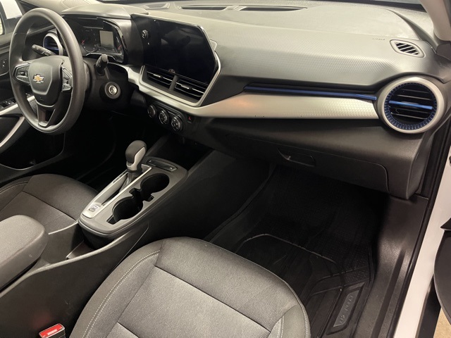 2025 Chevrolet Trax LS photo 12
