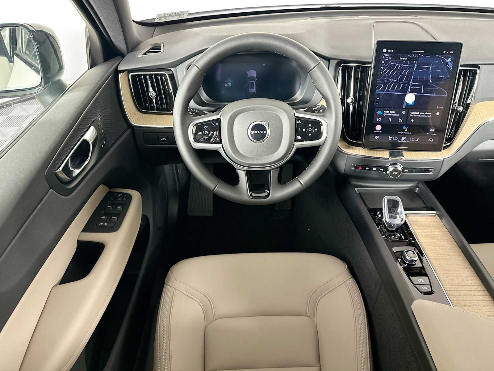 2026 Volvo XC60 B5 Plus photo 21