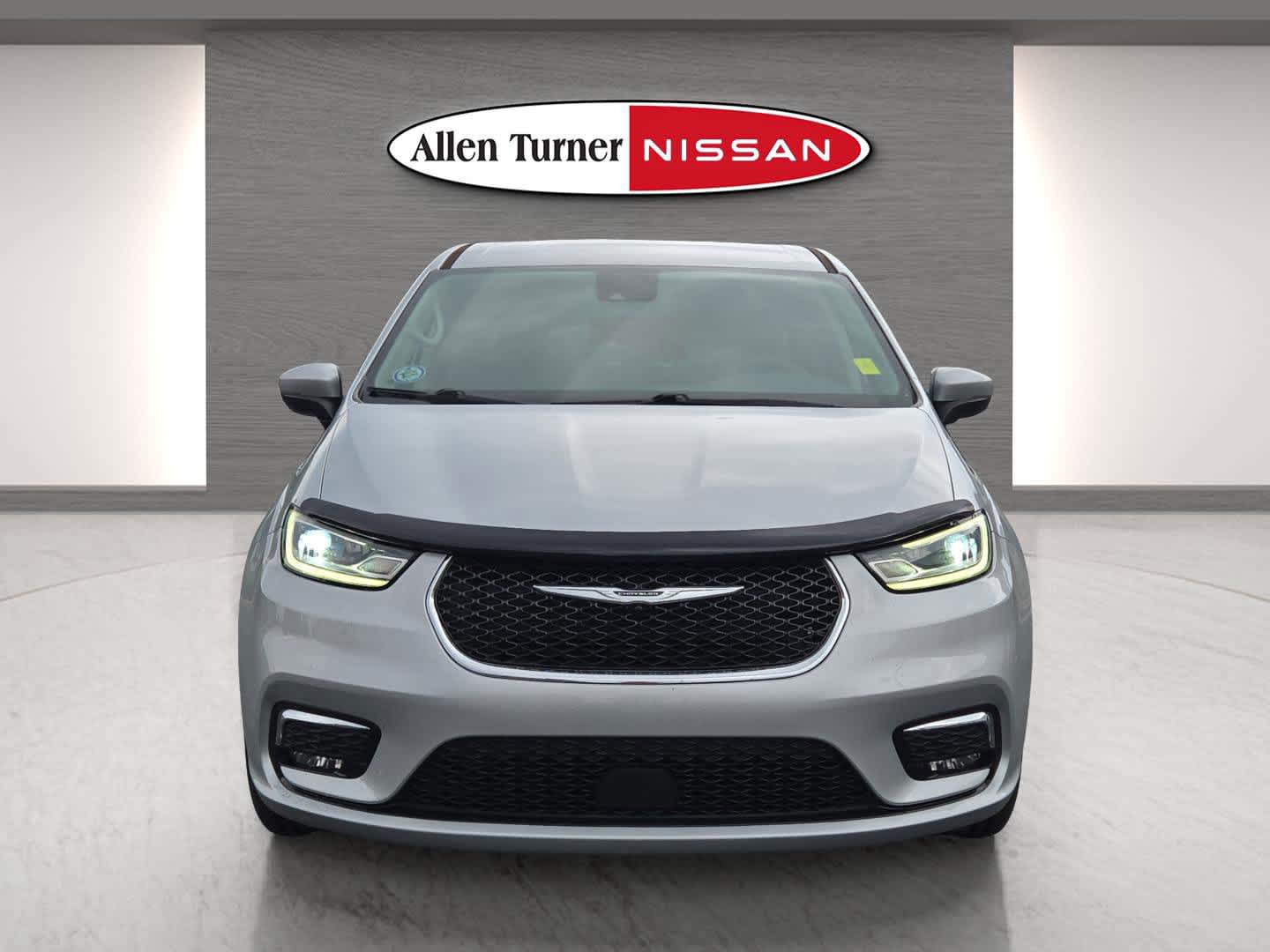 2023 Chrysler Pacifica Touring L photo 8