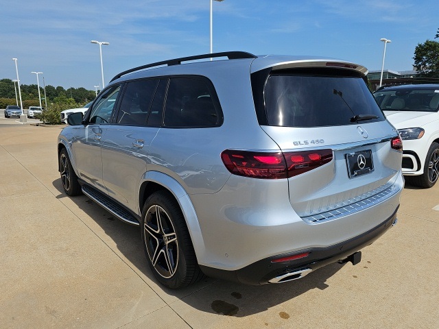 2025 Mercedes Benz GLS 450 4MATIC photo 4