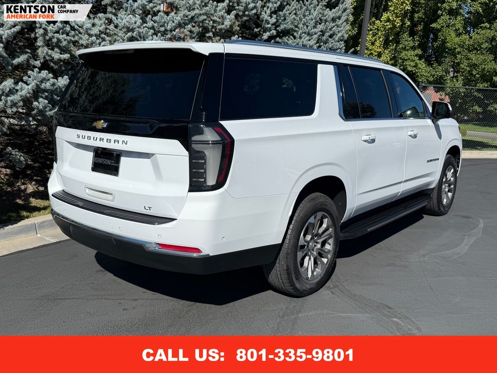 2025 Chevrolet Suburban LT photo 8