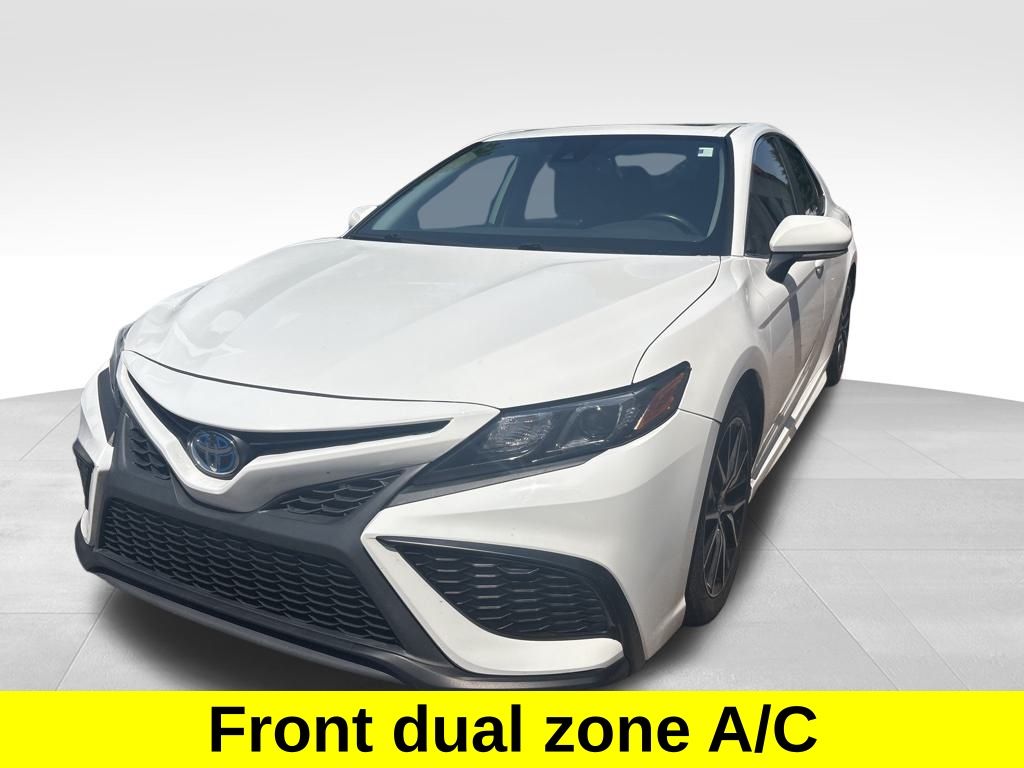 2022 Toyota Camry Hybrid SE photo 3