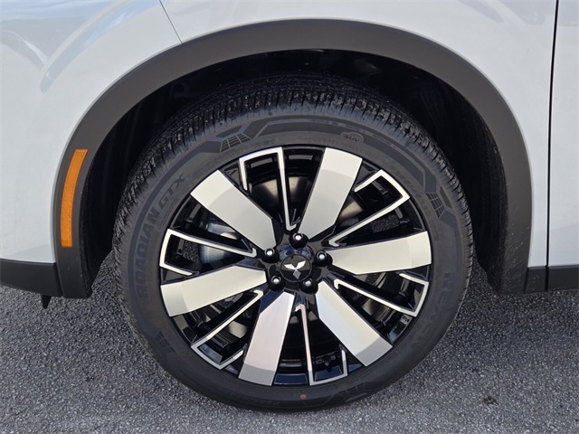 2025 Mitsubishi Outlander SE photo 4