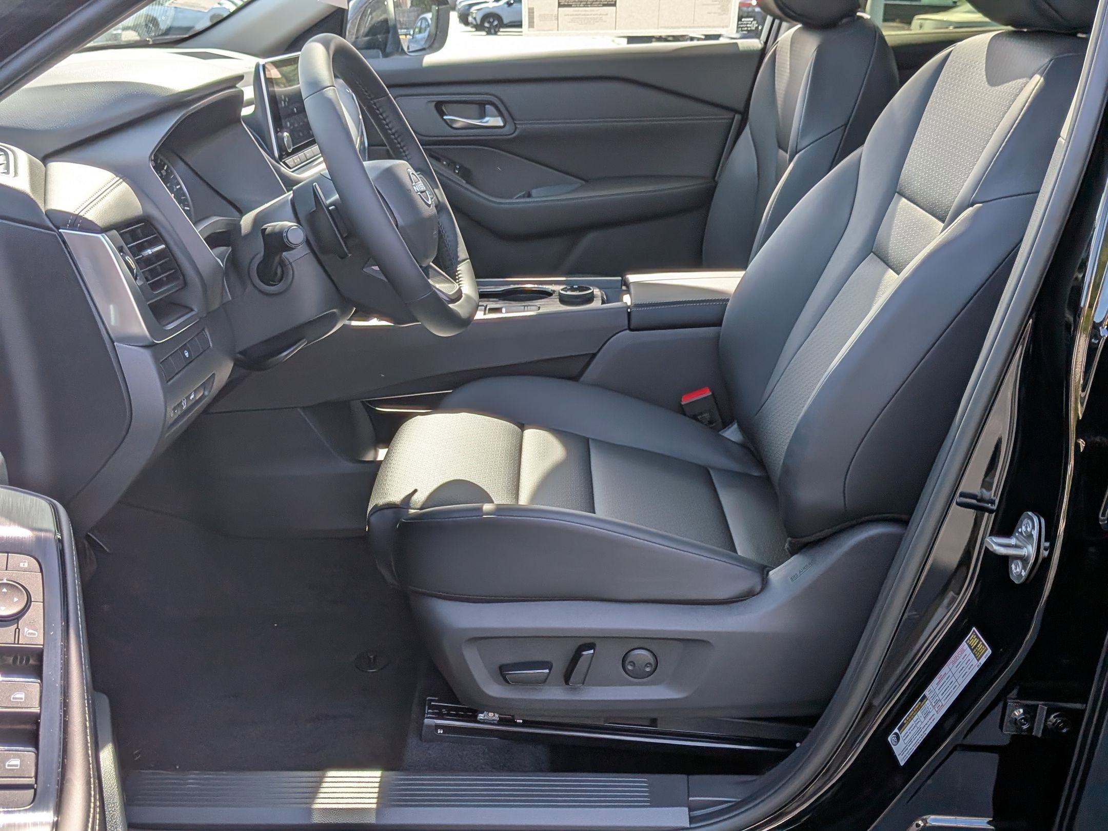 2026 Nissan Rogue SV photo 8