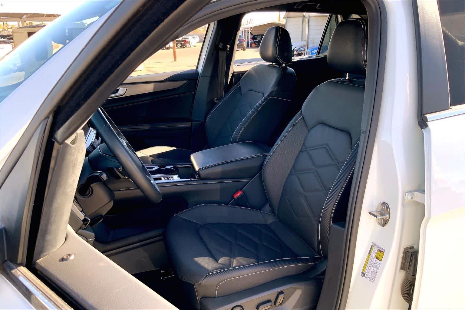 2024 Volkswagen Atlas Cross Sport SE Technology photo 4