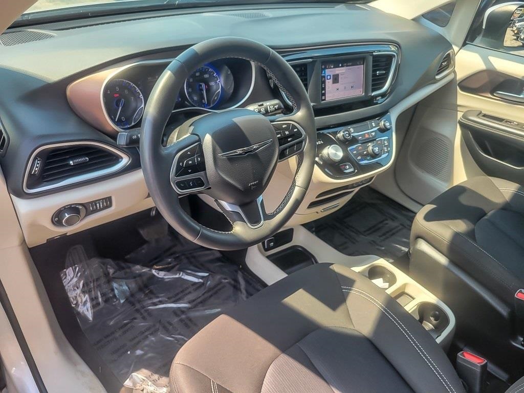 2023 Chrysler Voyager LX photo 7
