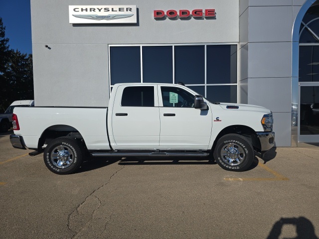 2024 Ram 2500 Tradesman photo 2