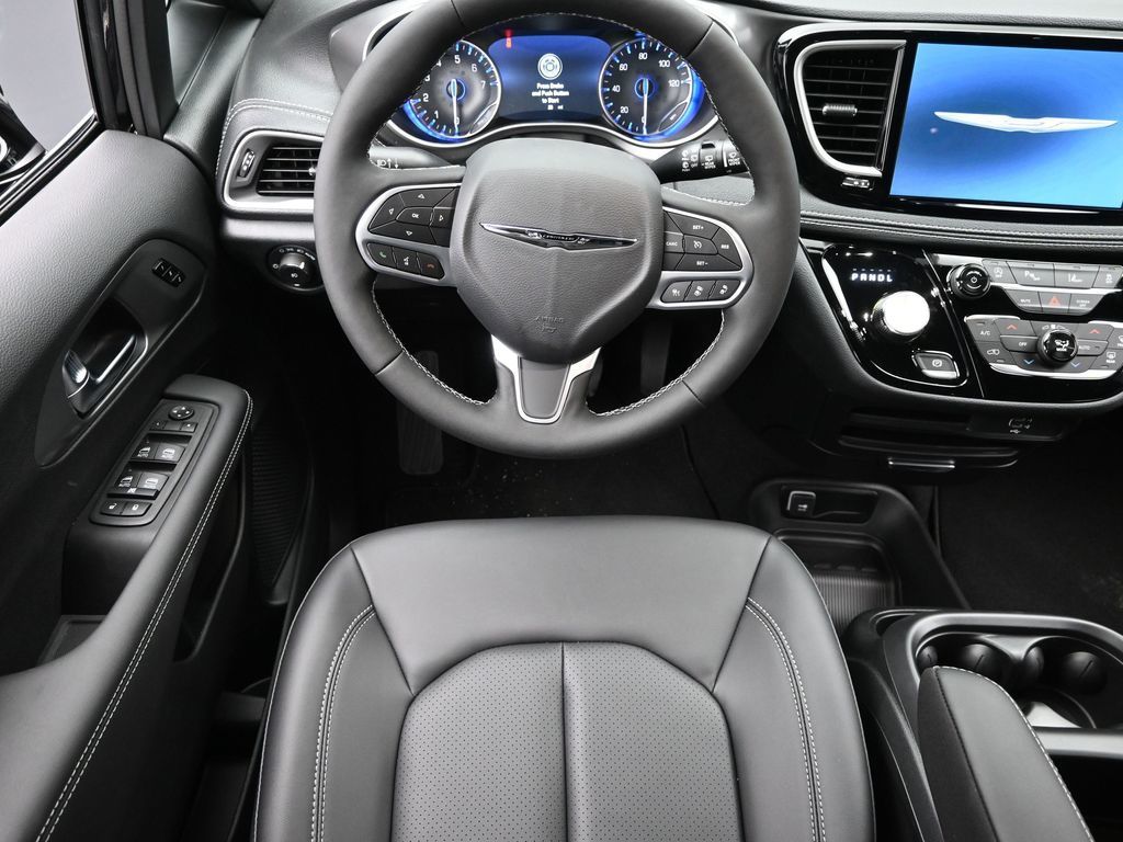 2026 Chrysler Pacifica photo 10