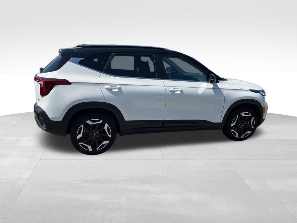 2024 Kia Seltos SX photo 2