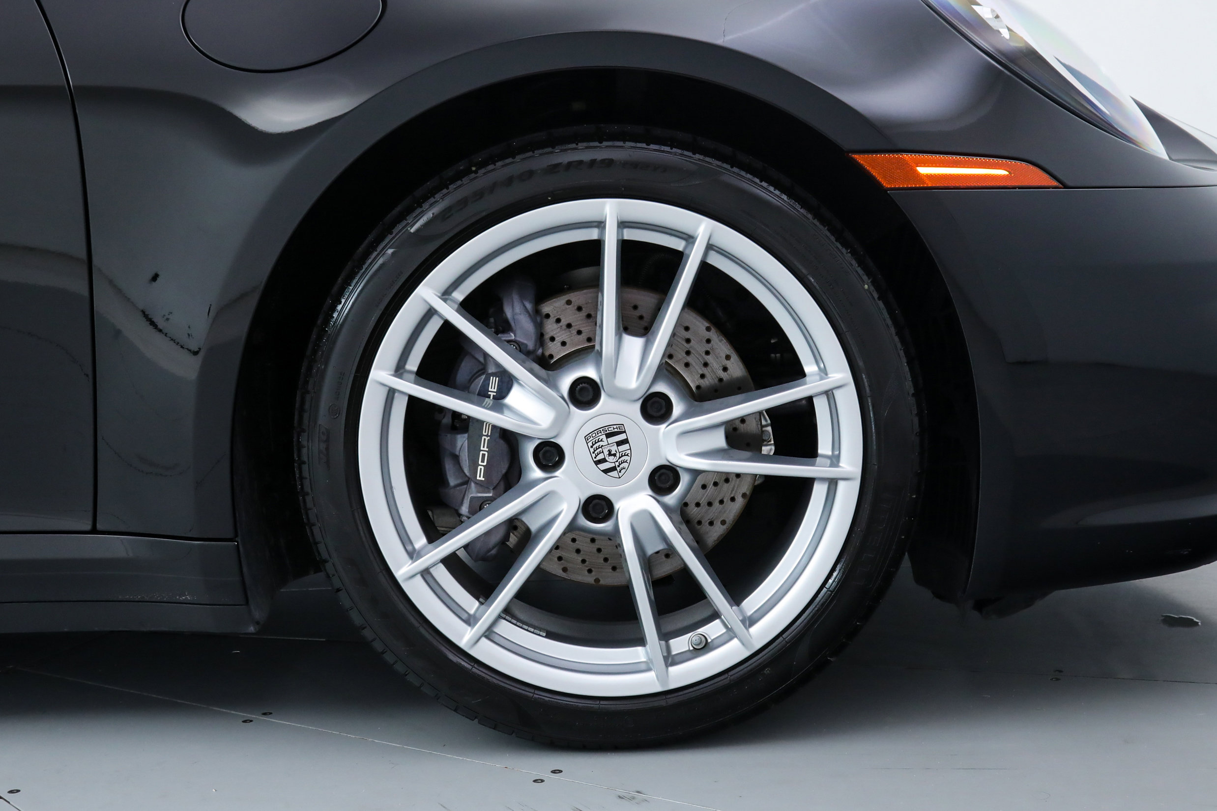 2022 Porsche 911 4 photo 32