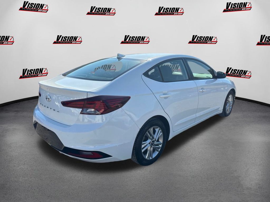 2020 Hyundai Elantra Value Edition photo 3