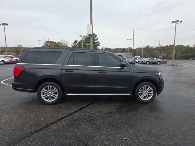 2022 Ford Expedition MAX XLT photo 2