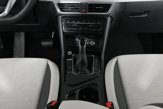 2025 Volkswagen Taos SE photo 14