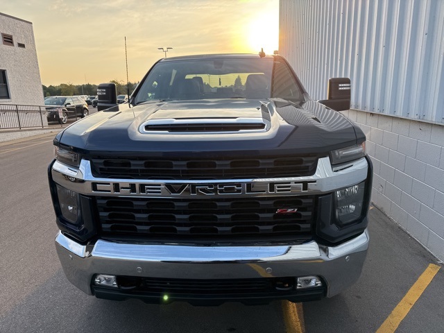2022 Chevrolet Silverado 2500HD LT photo 2