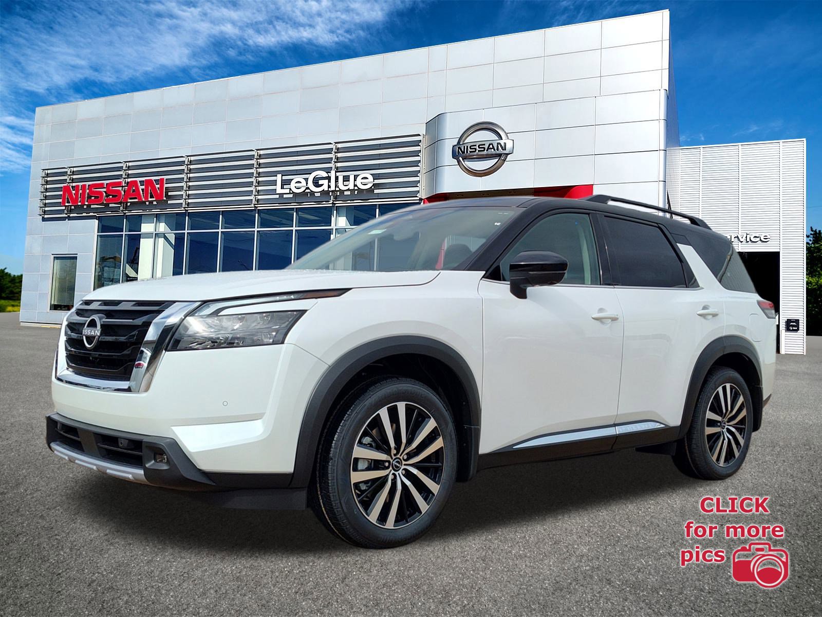 2025 Nissan Pathfinder Platinum's photo