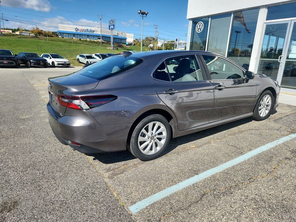2023 Toyota Camry LE photo 6