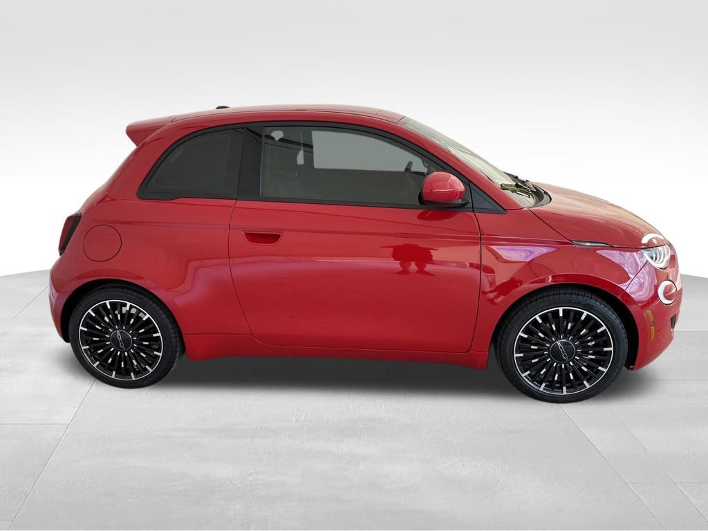 2024 Fiat 500e Red photo 5