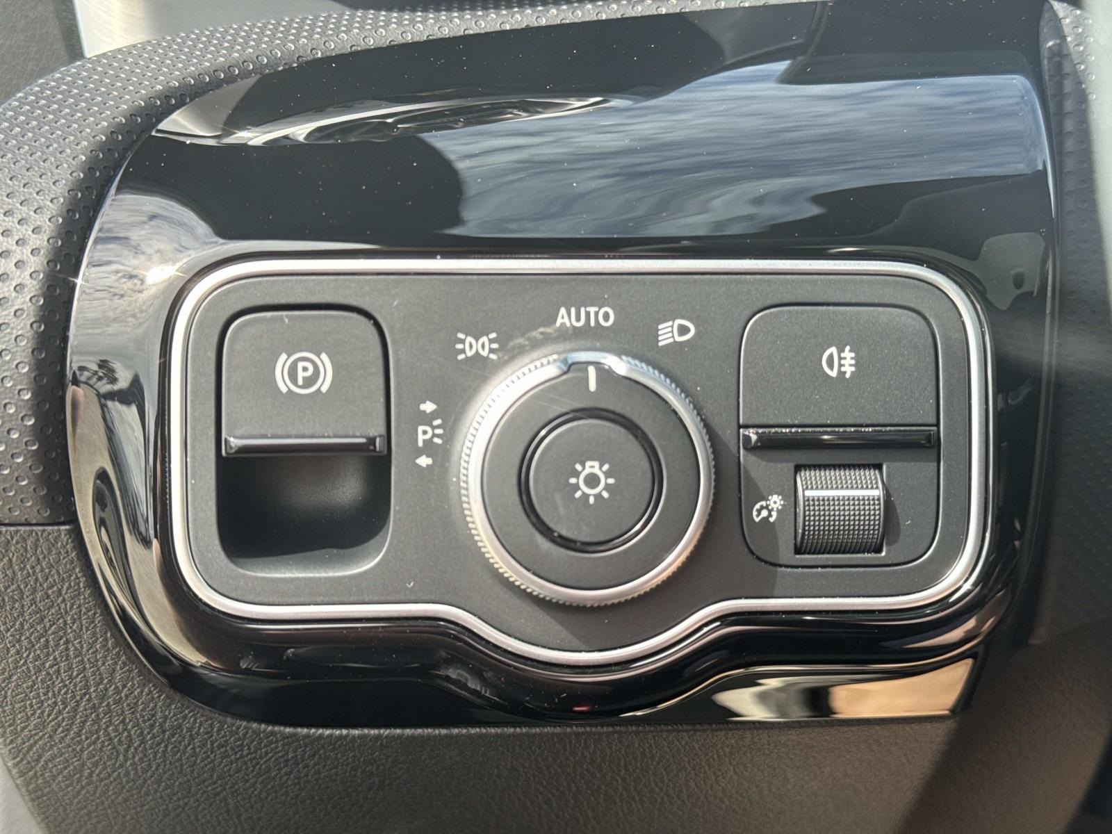 2025 Mercedes Benz CLA 35 AMG 4MATIC photo 17