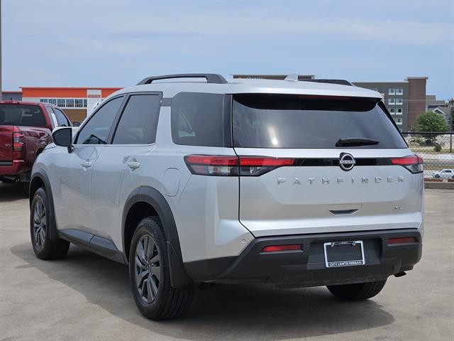2024 Nissan Pathfinder SV photo 3