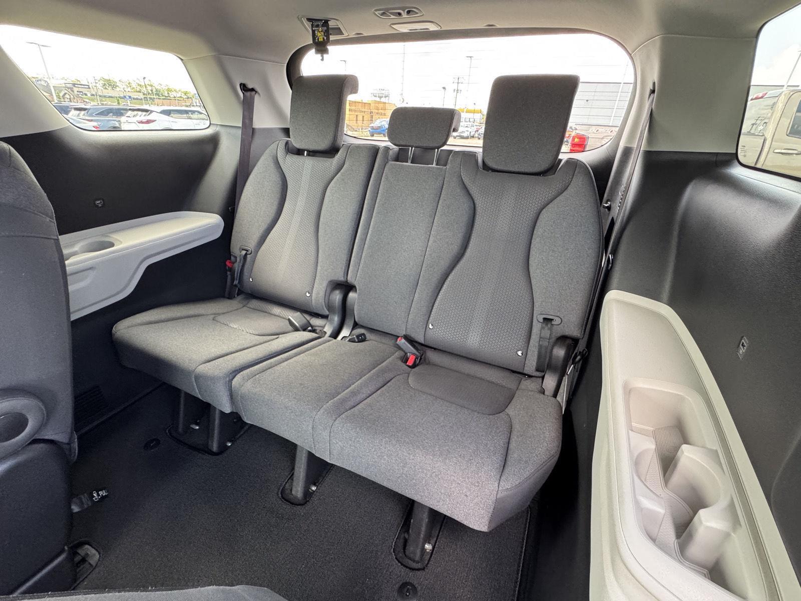 2022 Kia Carnival LX photo 31
