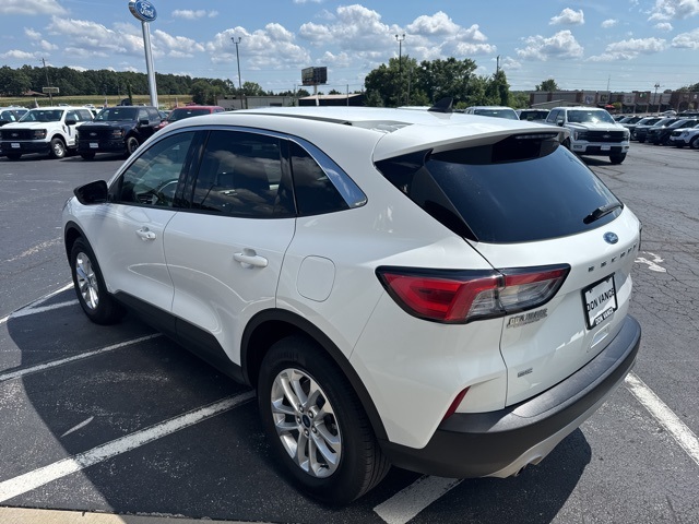 2022 Ford Escape SE photo 3