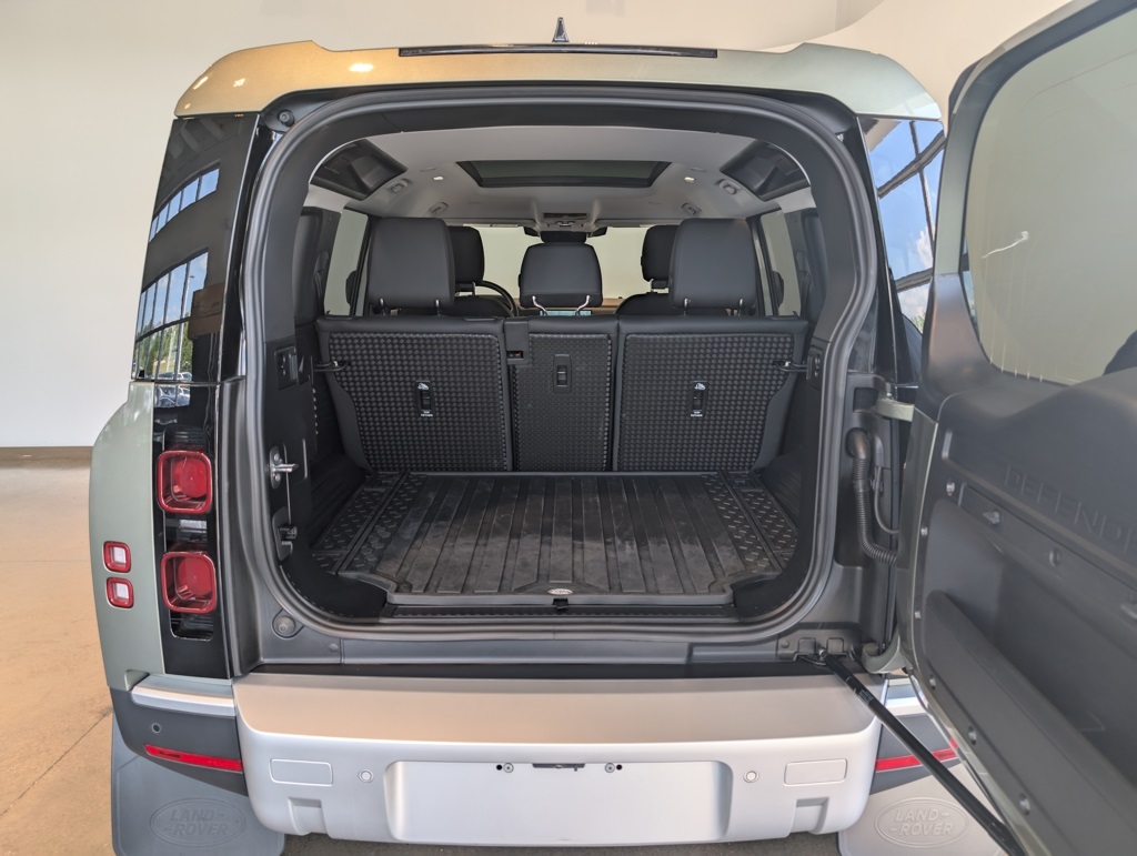 2025 Land Rover Defender 110 S photo 5