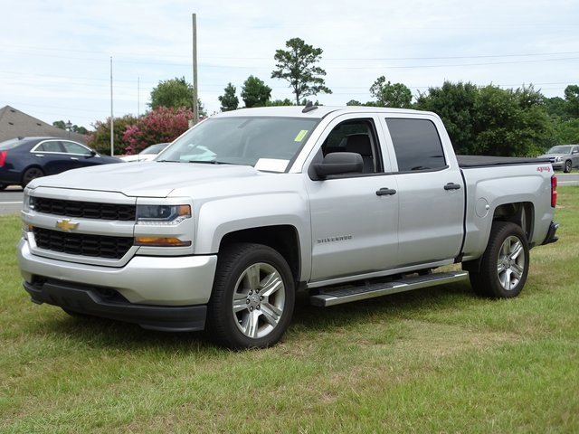 2018 Chevrolet Silverado 1500 Custom photo 2