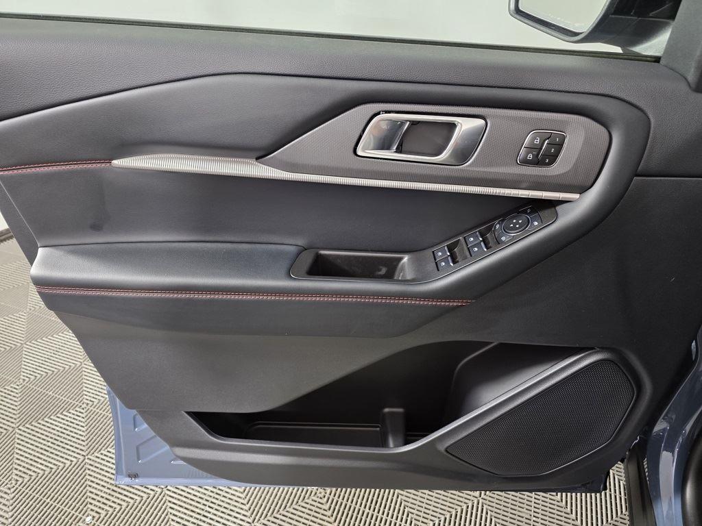 2025 Ford Explorer ST-Line photo 14
