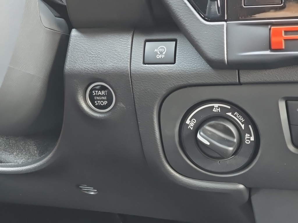 2025 Nissan Frontier Crew Cab PRO-4X photo 16