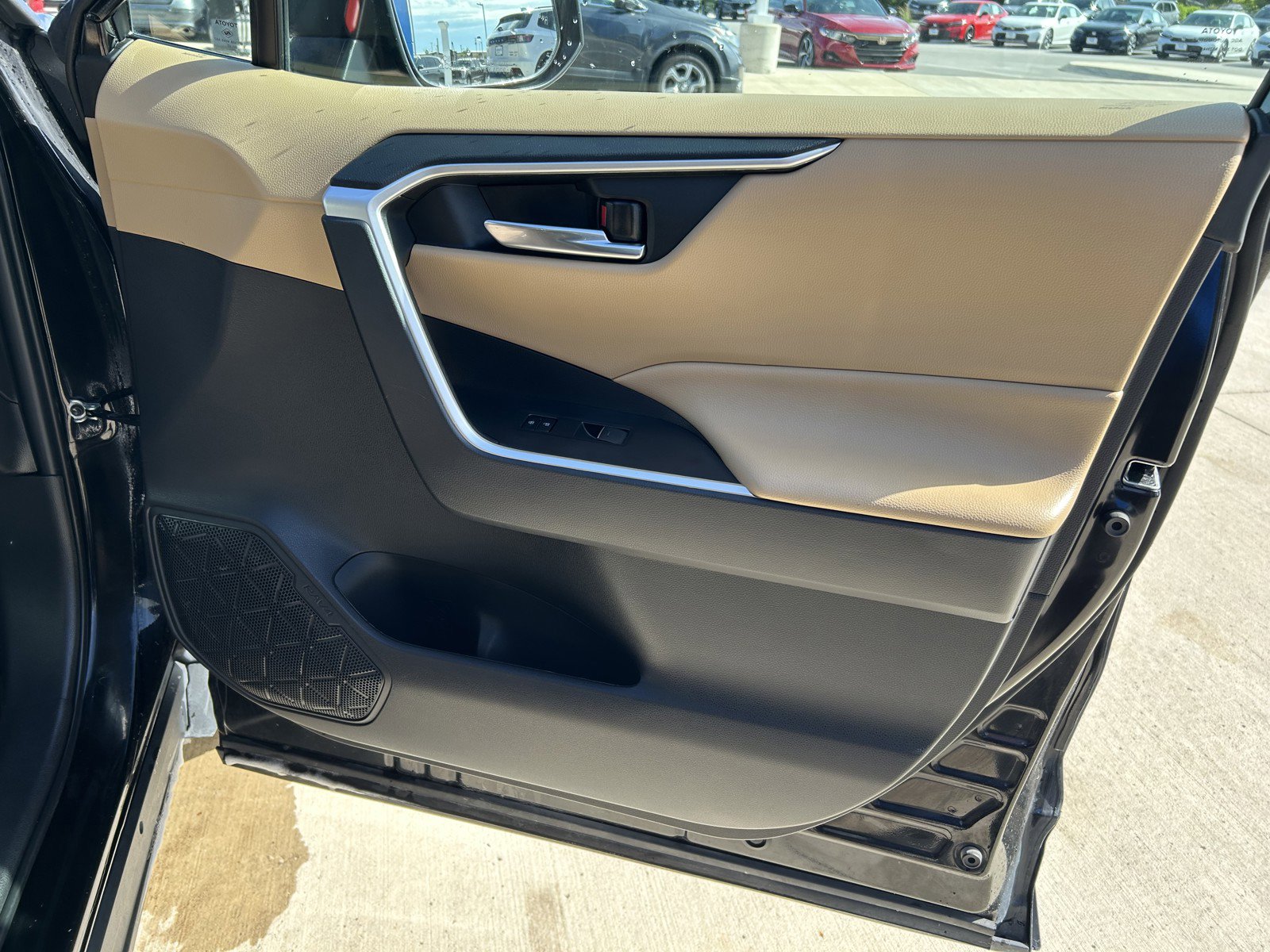2022 Toyota RAV4 Hybrid XLE photo 18