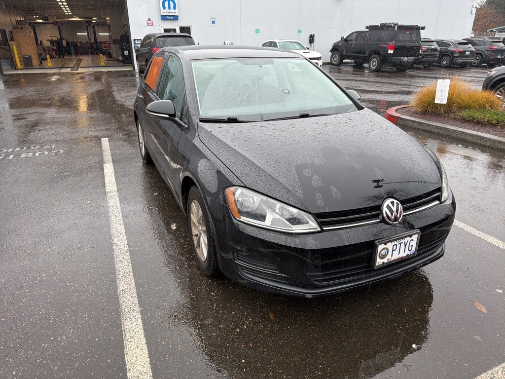 2017 Volkswagen Golf S's photo