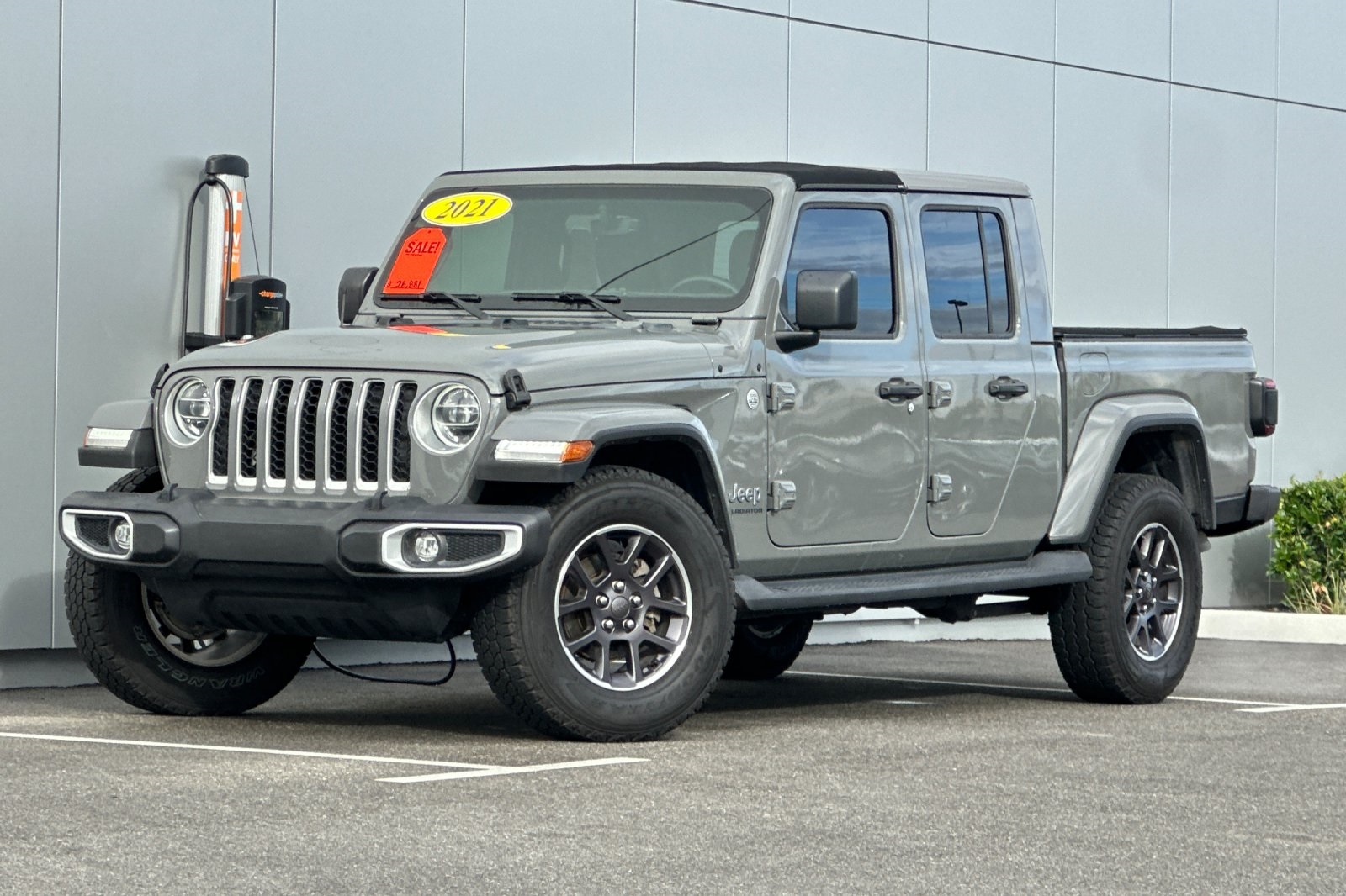 2021 Jeep Gladiator Overland photo 2