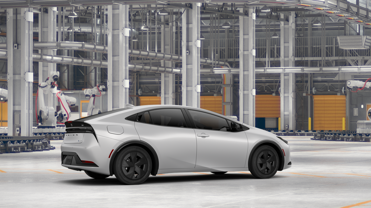2026 Toyota Prius Plug-in Hybrid SE photo 11