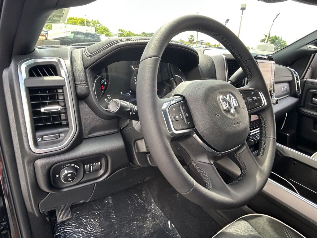 2025 Ram 3500 Laramie photo 32