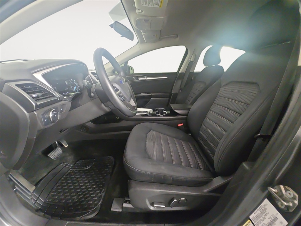 2016 Ford Fusion SE photo 9