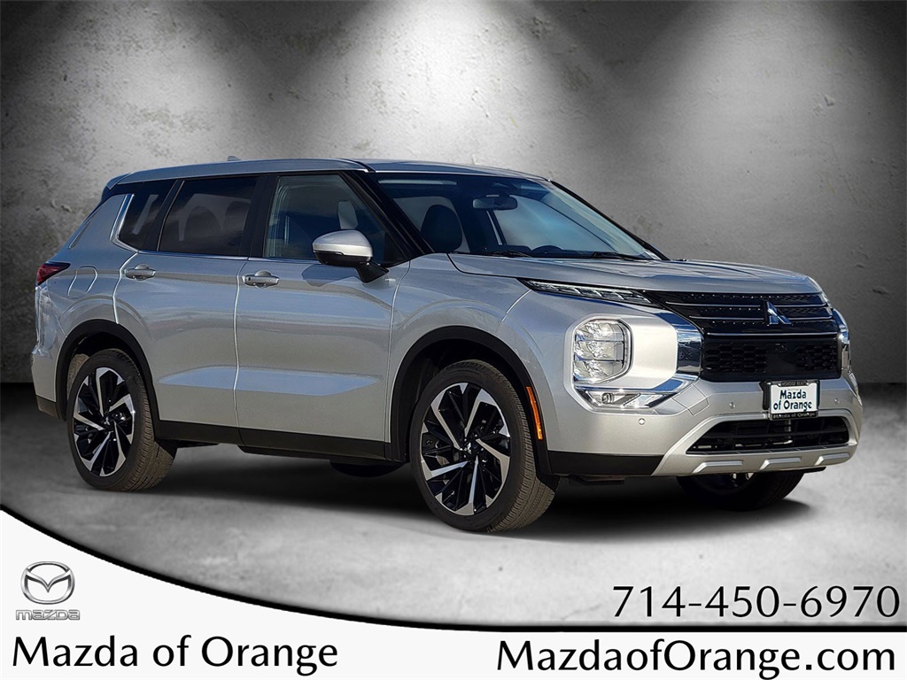 2024 Mitsubishi Outlander SE's photo