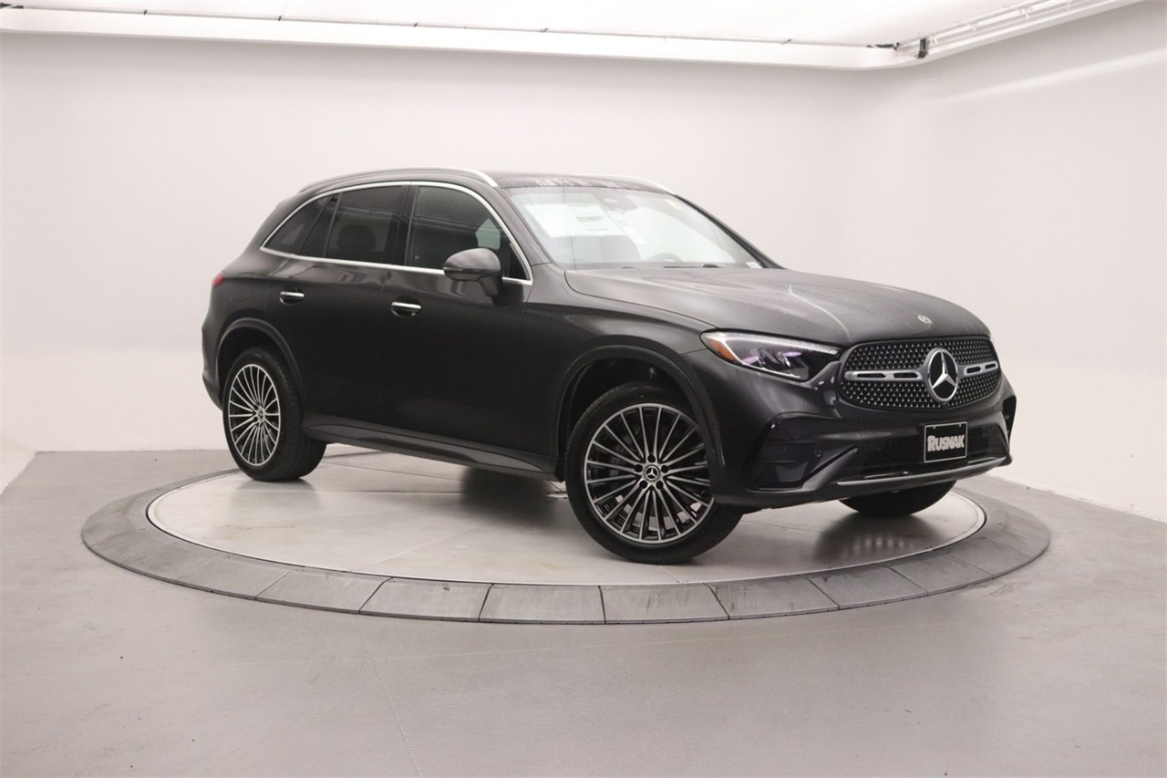 2026 Mercedes-Benz GLC Base's photo