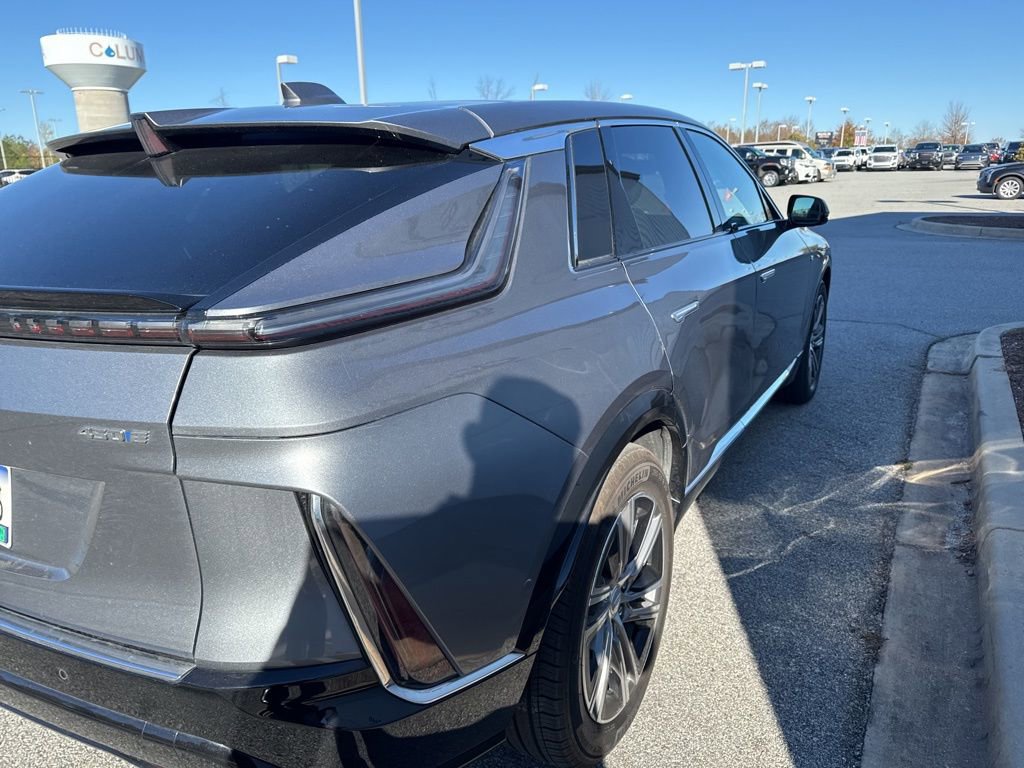 2023 Cadillac Lyriq Luxury photo 3