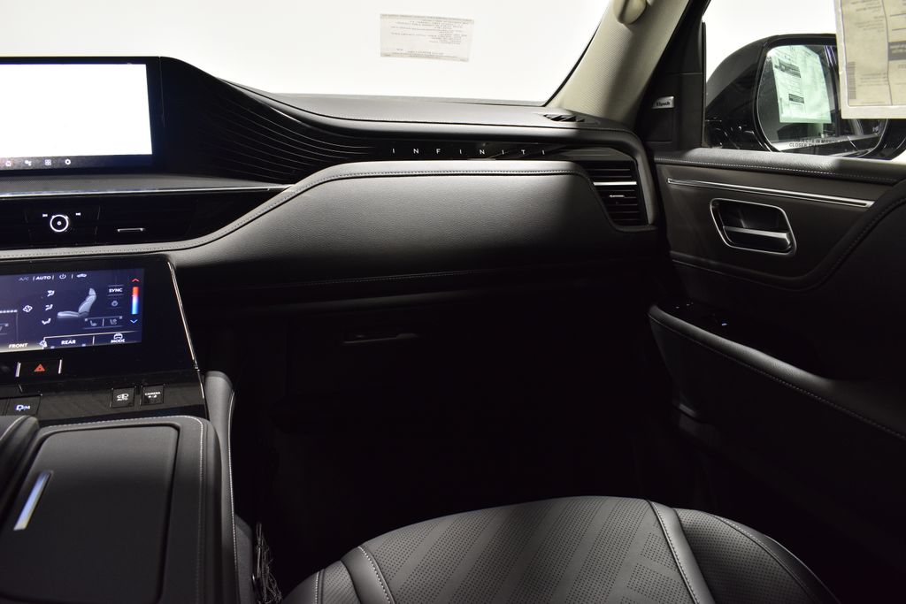 2026 Infiniti QX80 Luxe photo 12