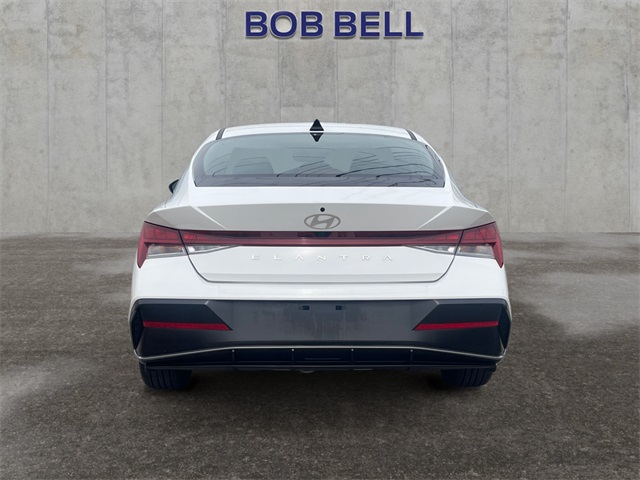 2024 Hyundai Elantra SEL photo 4
