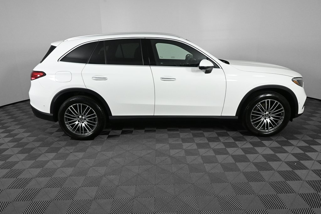 2025 Mercedes Benz GLC 300 photo 24