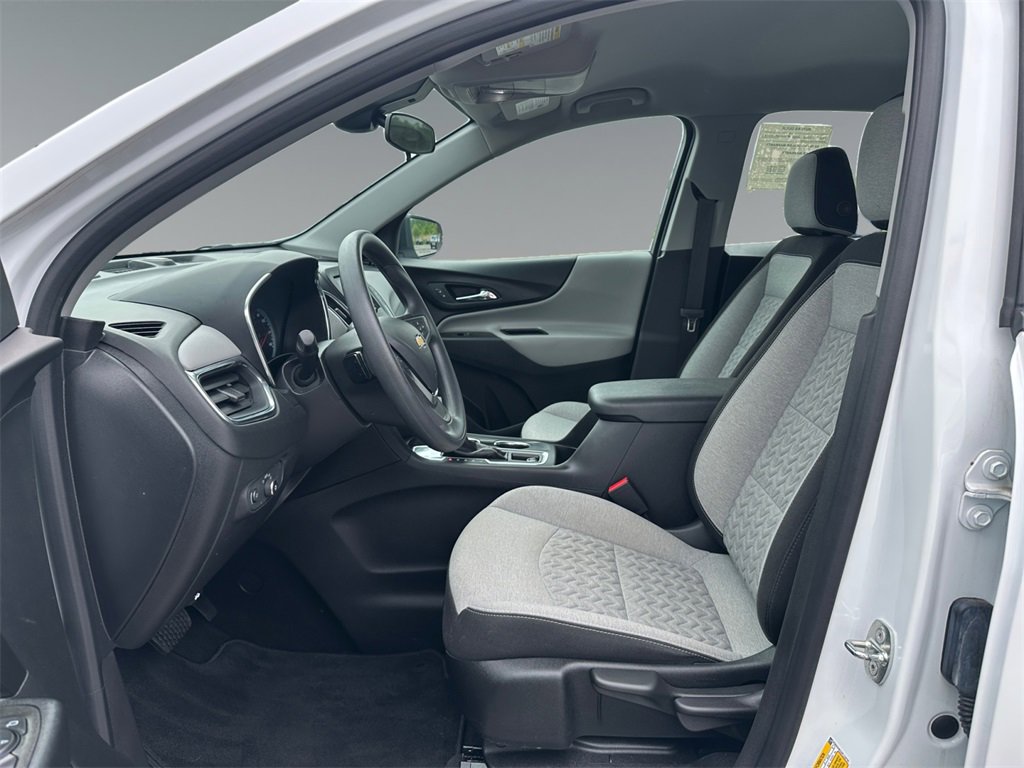 2023 Chevrolet Equinox LS photo 3