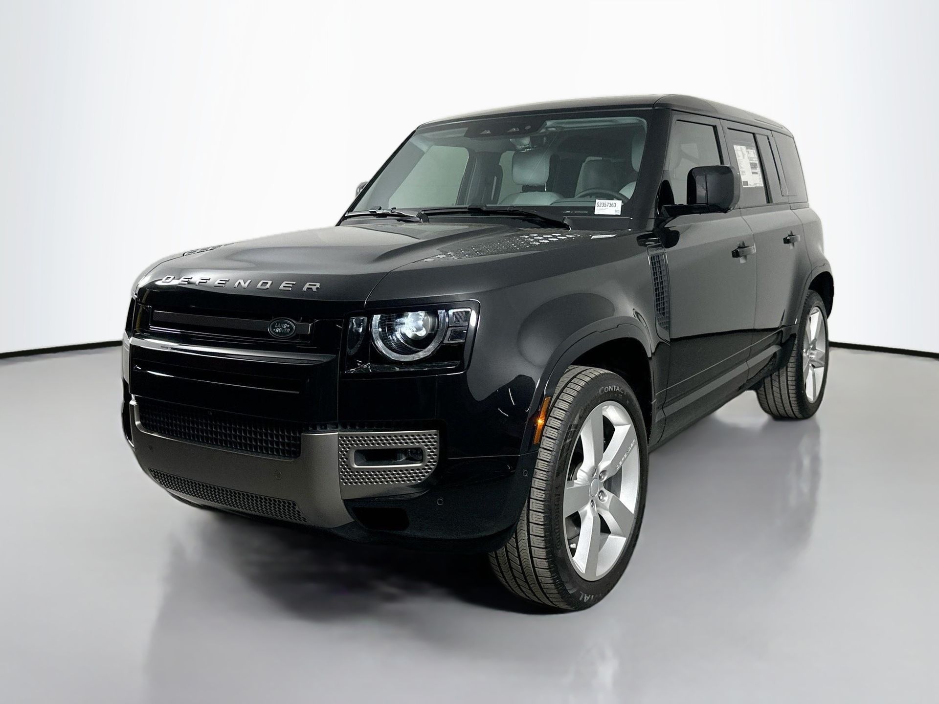 2025 Land Rover Defender X-Dynamic SE's photo