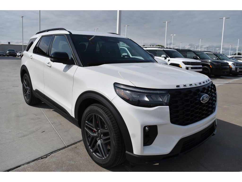 2025 Ford Explorer ST photo 2