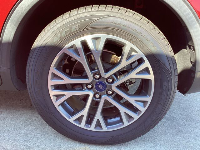 2020 Ford Escape SEL photo 3