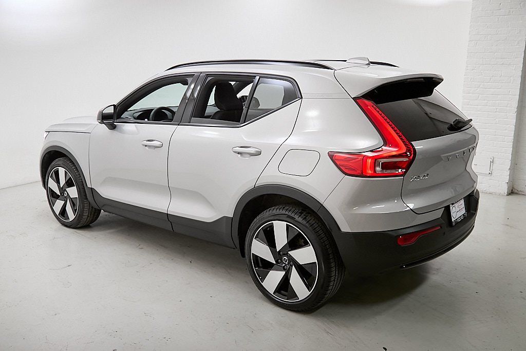 2023 VOLVO XC40 - Image 6
