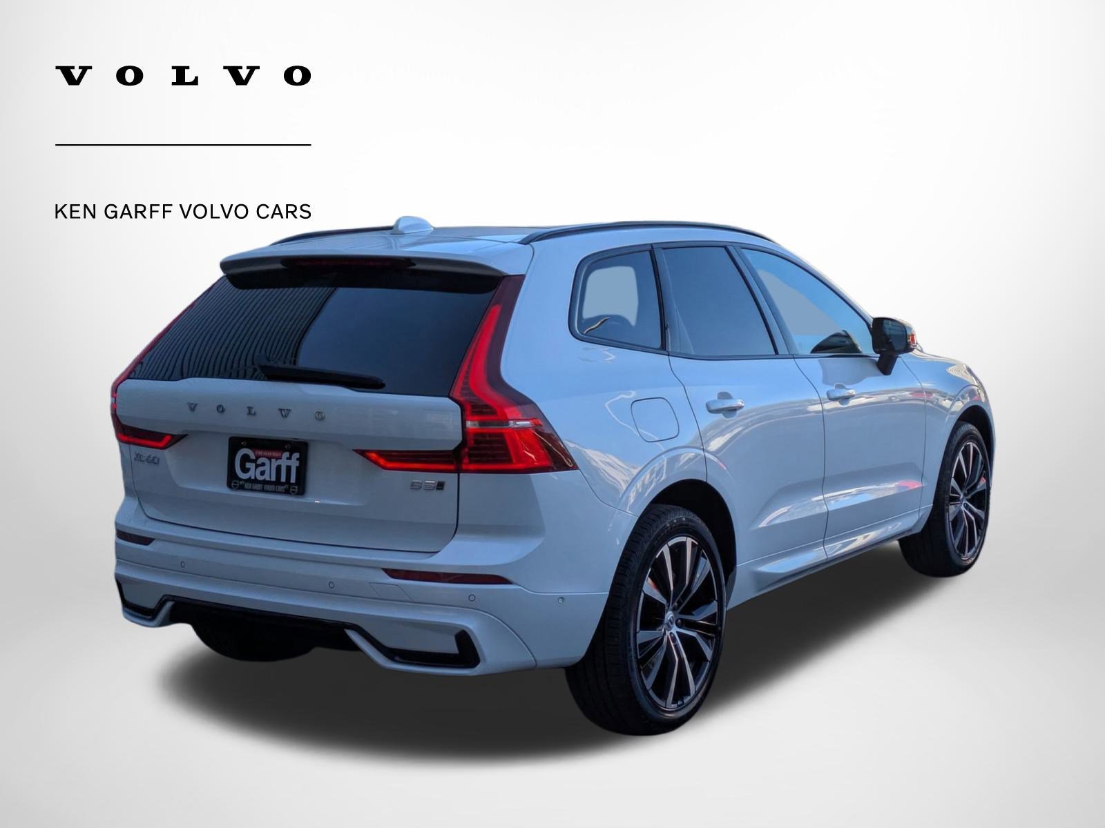 2025 Volvo XC60 Plus photo 3