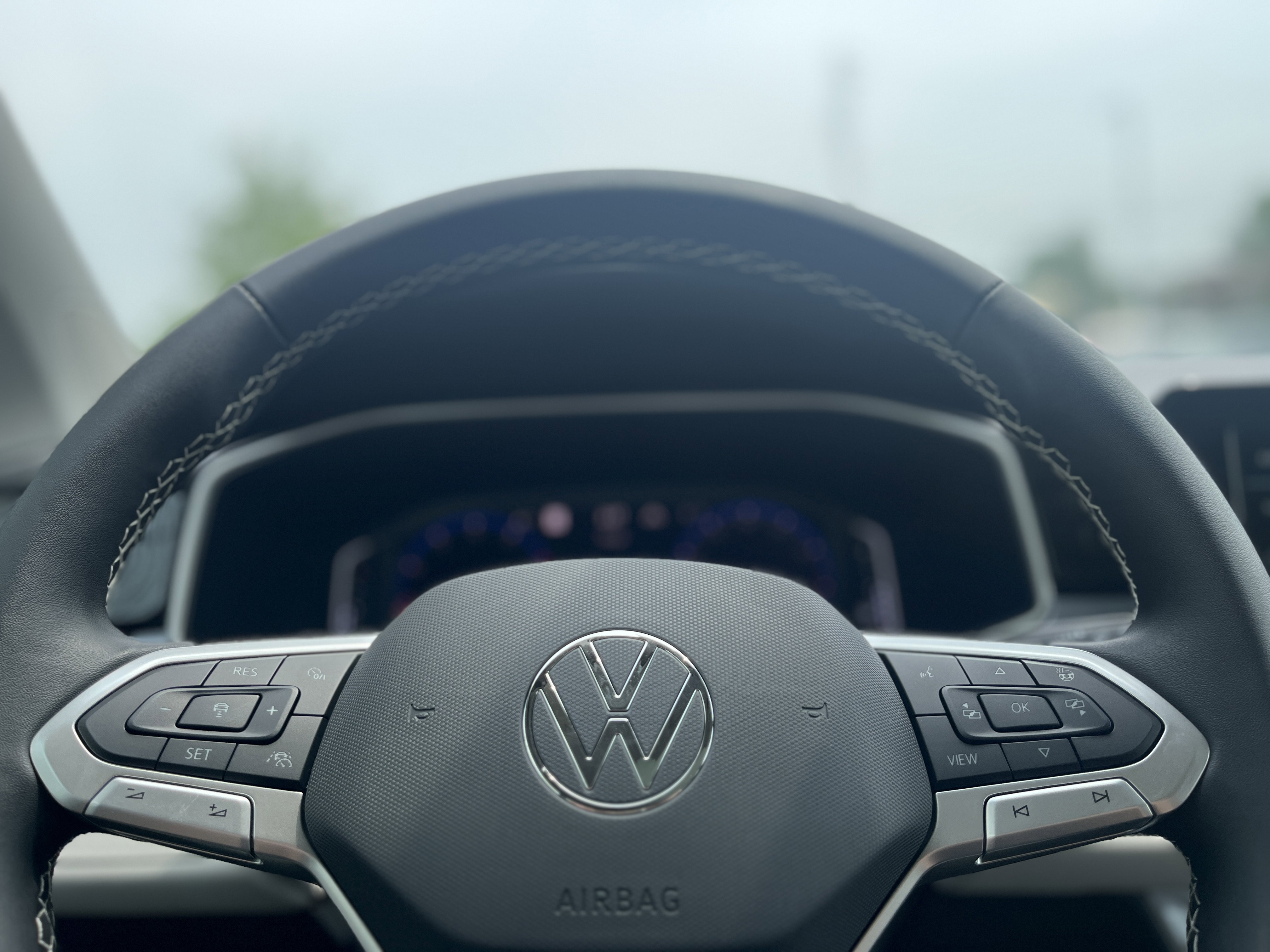 2025 Volkswagen Taos SEL photo 2
