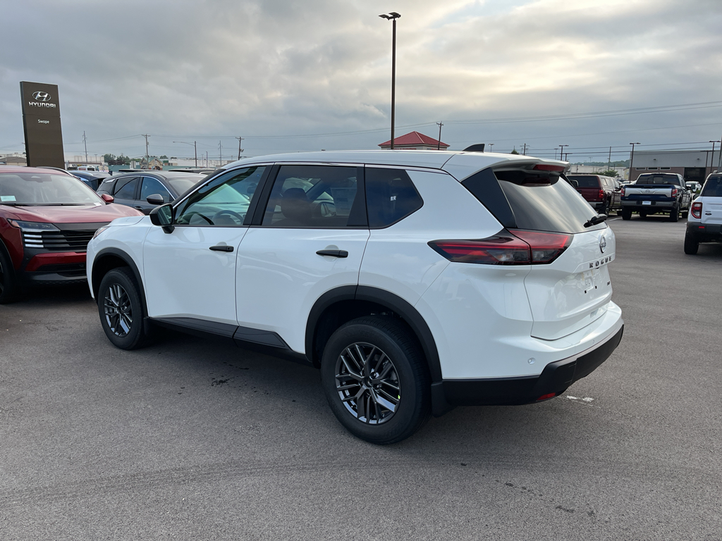 2026 Nissan Rogue S photo 3