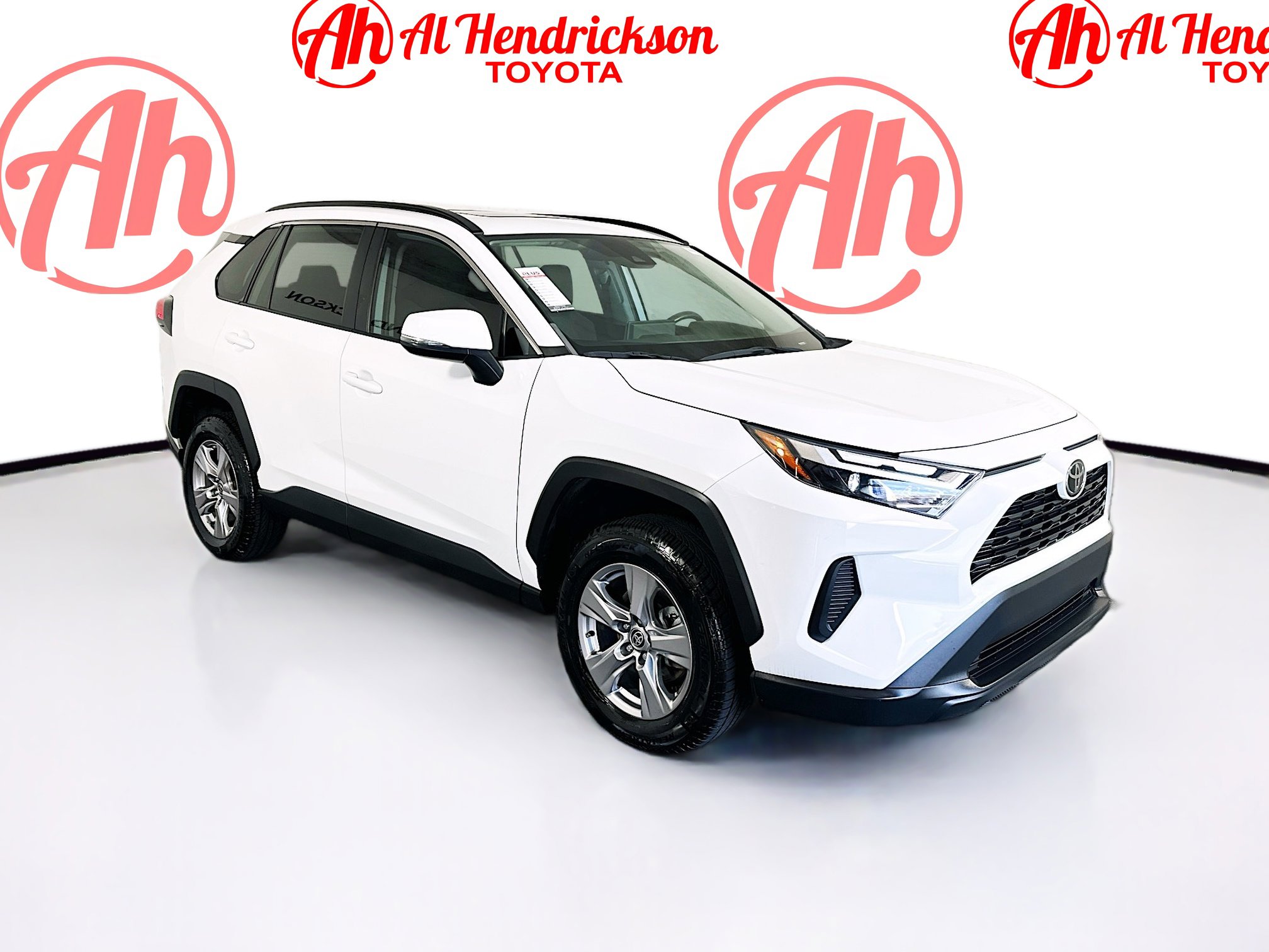 2023 Toyota RAV4 XLE's photo